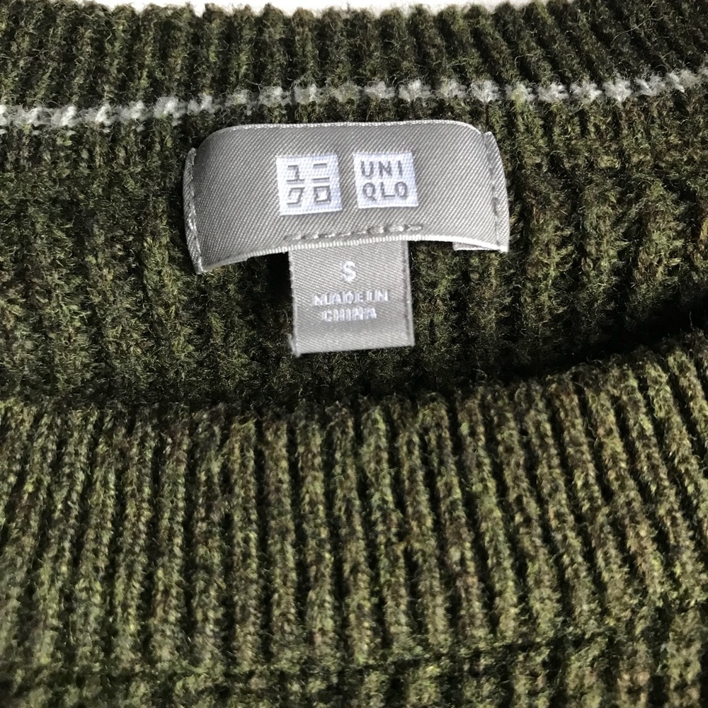 Uniqlo Sweater - Picture 2 of 4